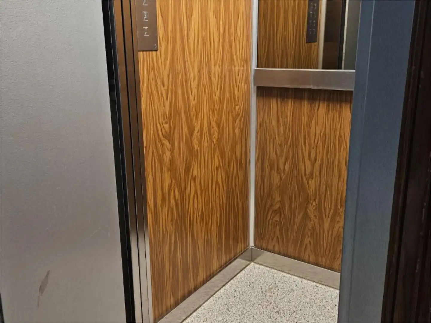 Flat for sale in Argüelles Flat for sale in Madrid with Air Conditioner, Heating and Storage room