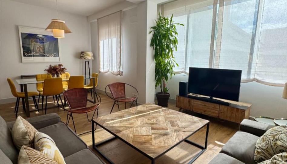 Photo 1 of Flat for sale in Calle Virgen de la Cinta, 31, Los Remedios, Sevilla