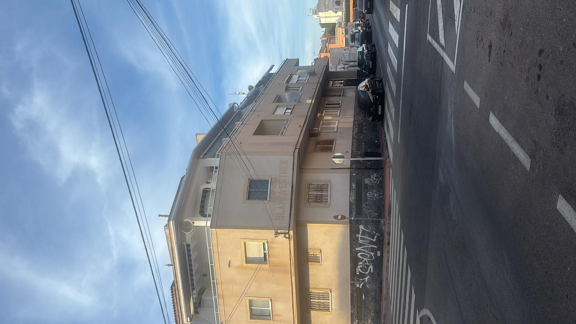 Vista exterior de Àtic en venda en Torrevieja amb Aire condicionat, Terrassa i Balcó