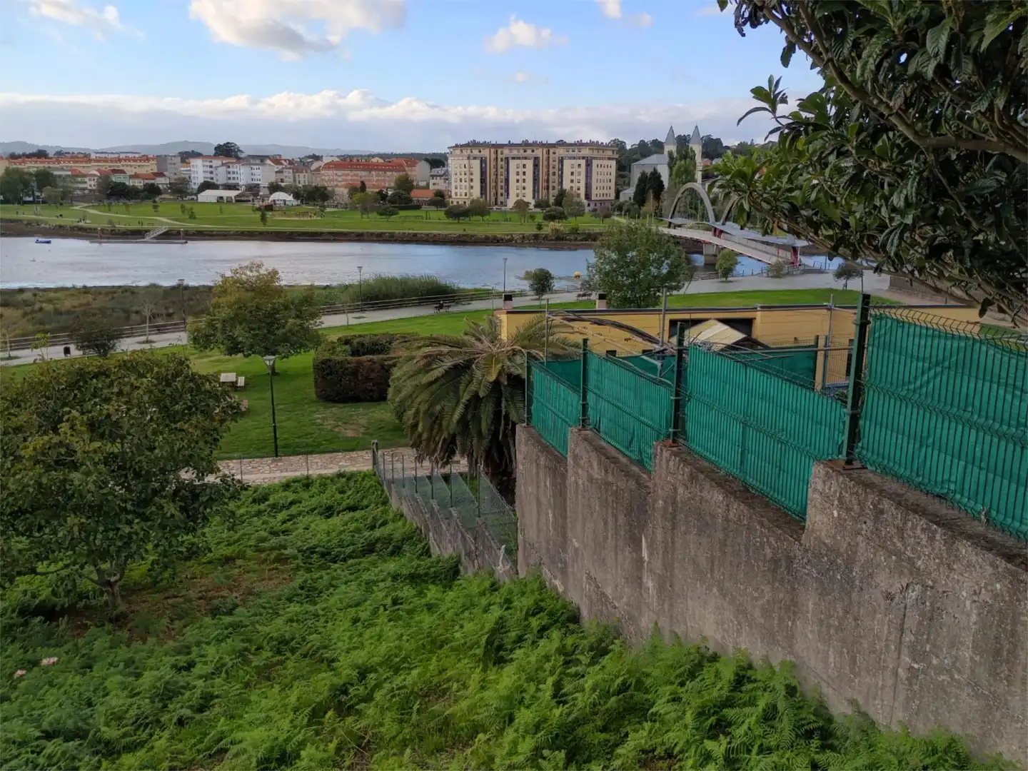 Vista exterior de Casa o xalet en venda en Neda amb Terrassa
