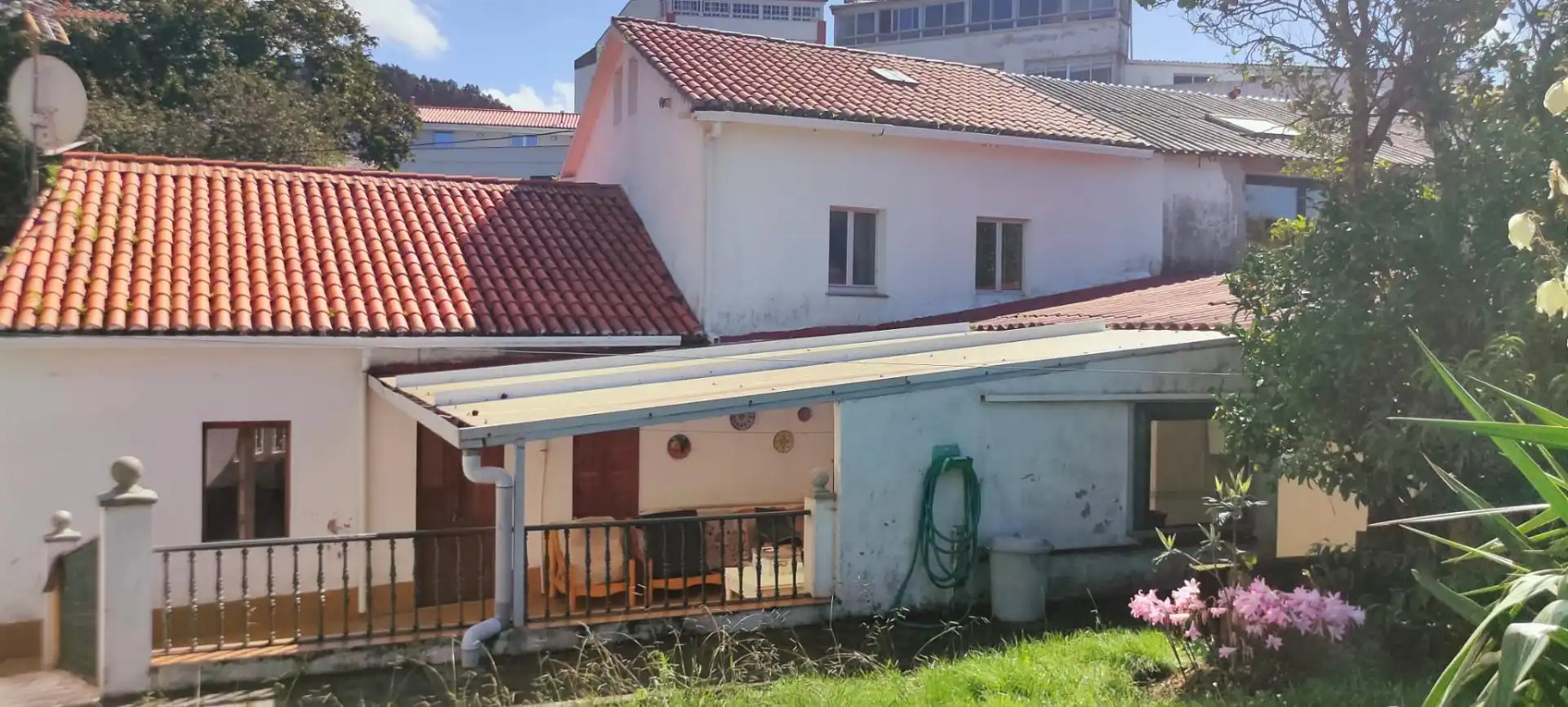 Vista exterior de Casa o xalet en venda en Neda amb Terrassa