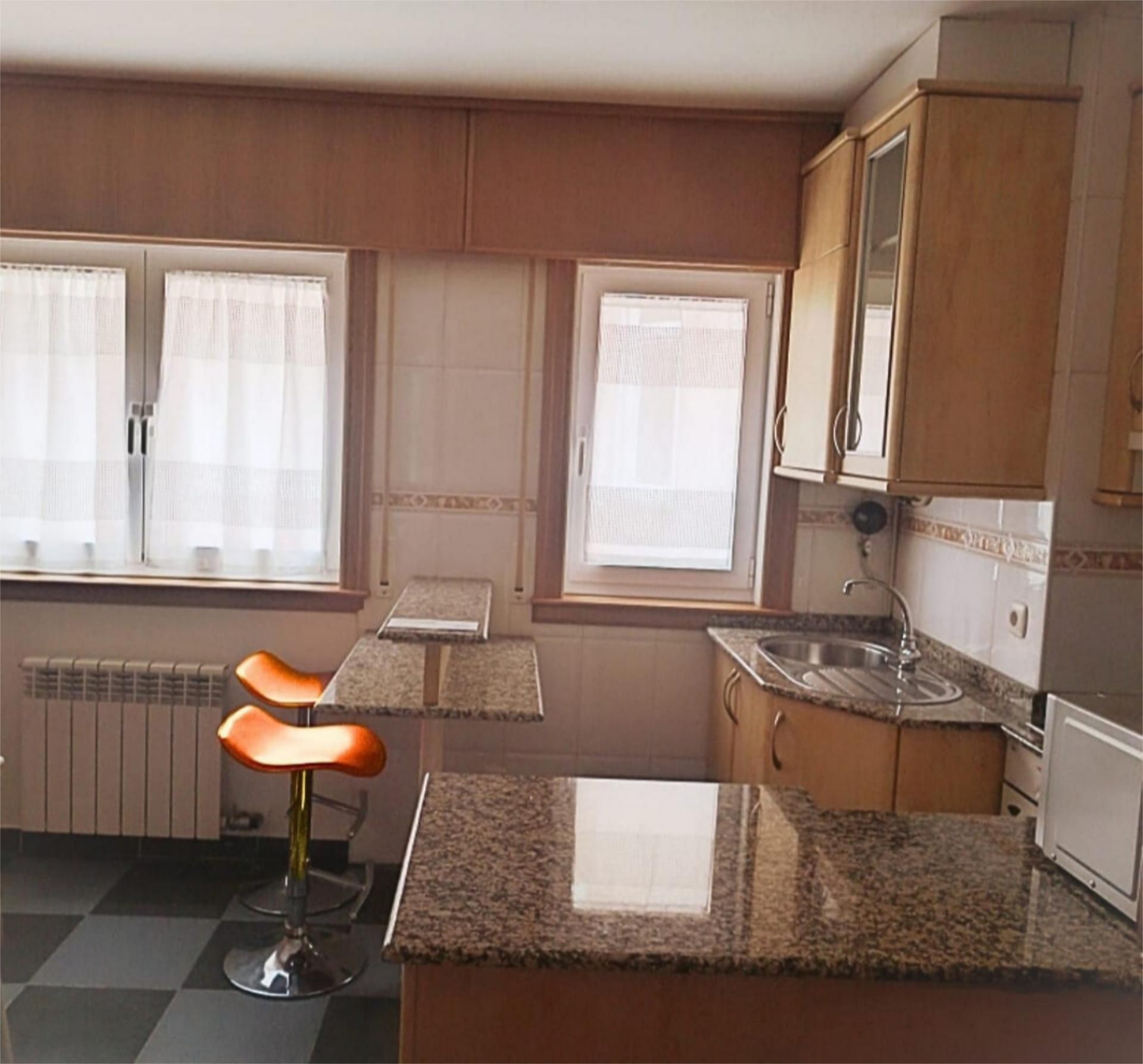 Cuina de Apartament en venda en Sada (A Coruña) amb Calefacció, Traster i Moblat