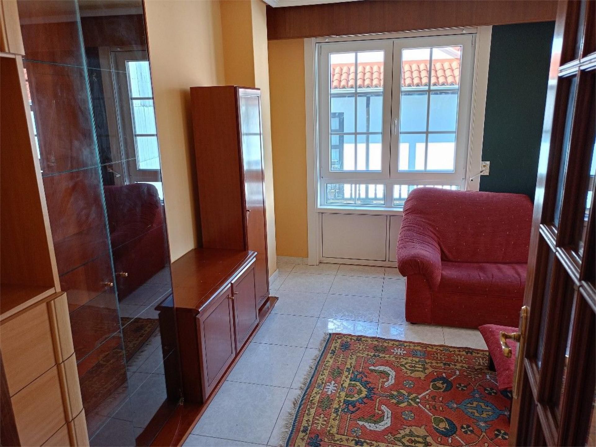 Pis de lloguer a Praza Cristo, 4, Betanzos Sala d'estar de Pis de lloguer en Betanzos amb Calefacció, Parquet i Traster