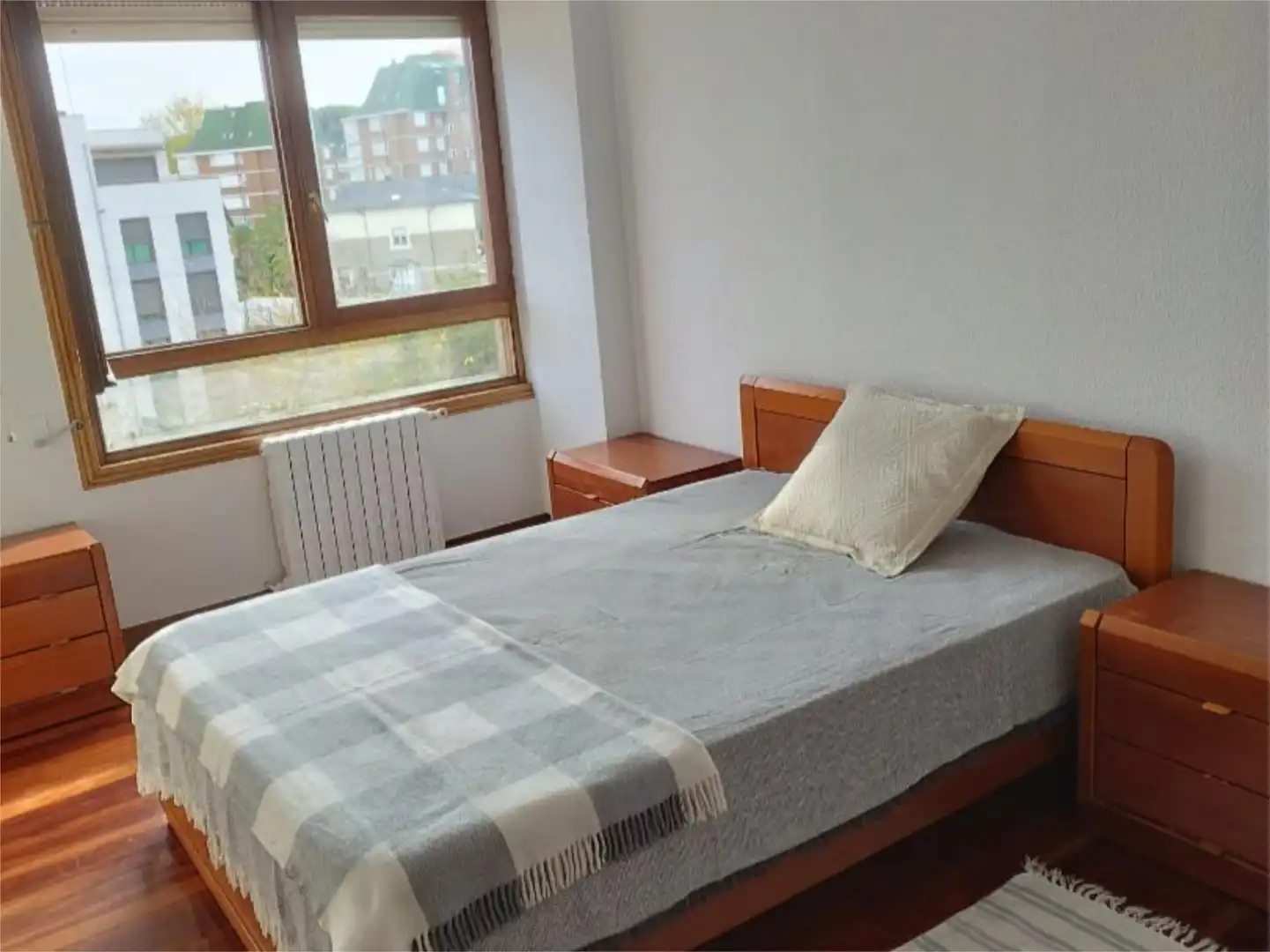 Dormitori de Apartament de lloguer en Santander amb Calefacció, Parquet i Terrassa