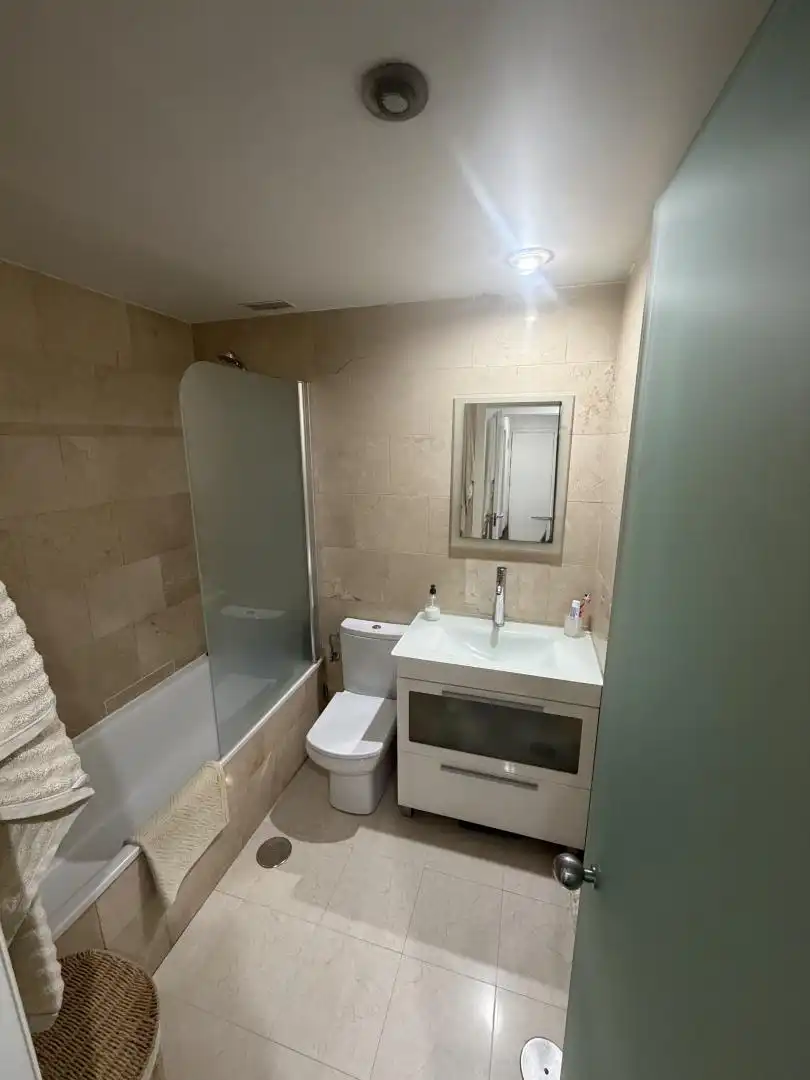 Flat for sale in Calle de María Sevilla Diago, 36, Rosas - Musas Bathroom of Flat for sale in Madrid with Heating, Terrace and Storage room