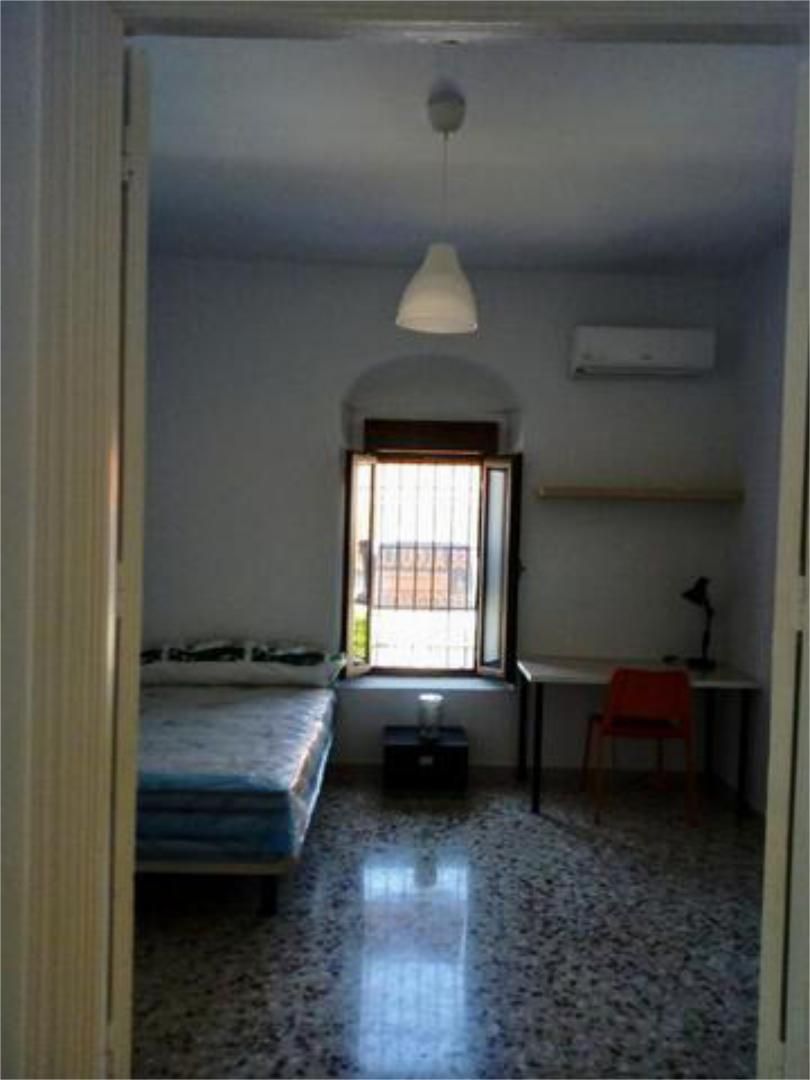 Pis de lloguer a Castuera Dormitori de Pis de lloguer en Castuera amb Calefacció, Terrassa i Moblat