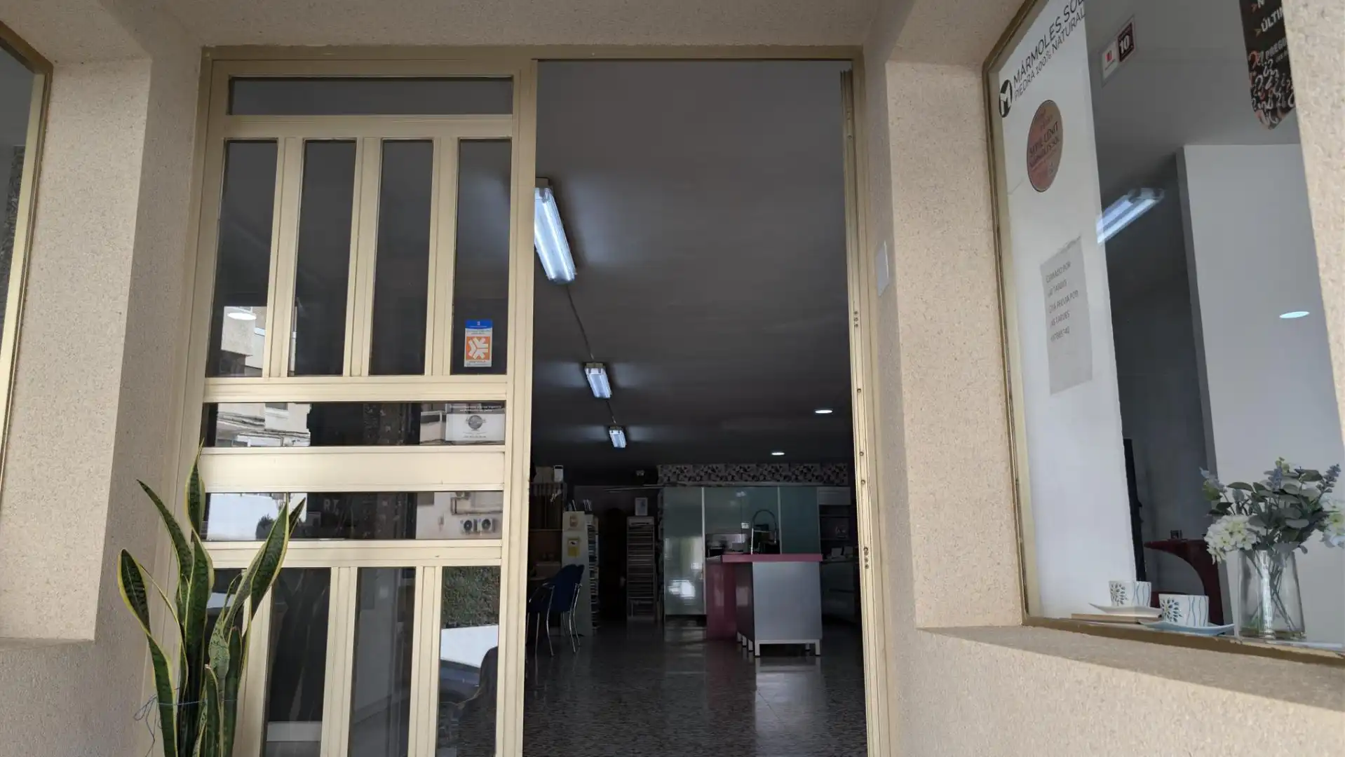 Local de alquiler en Garrucha con Aire acondicionado
