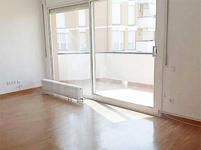 Piso en Venta en Carrer de l'Escola Pia, 98 en Centre