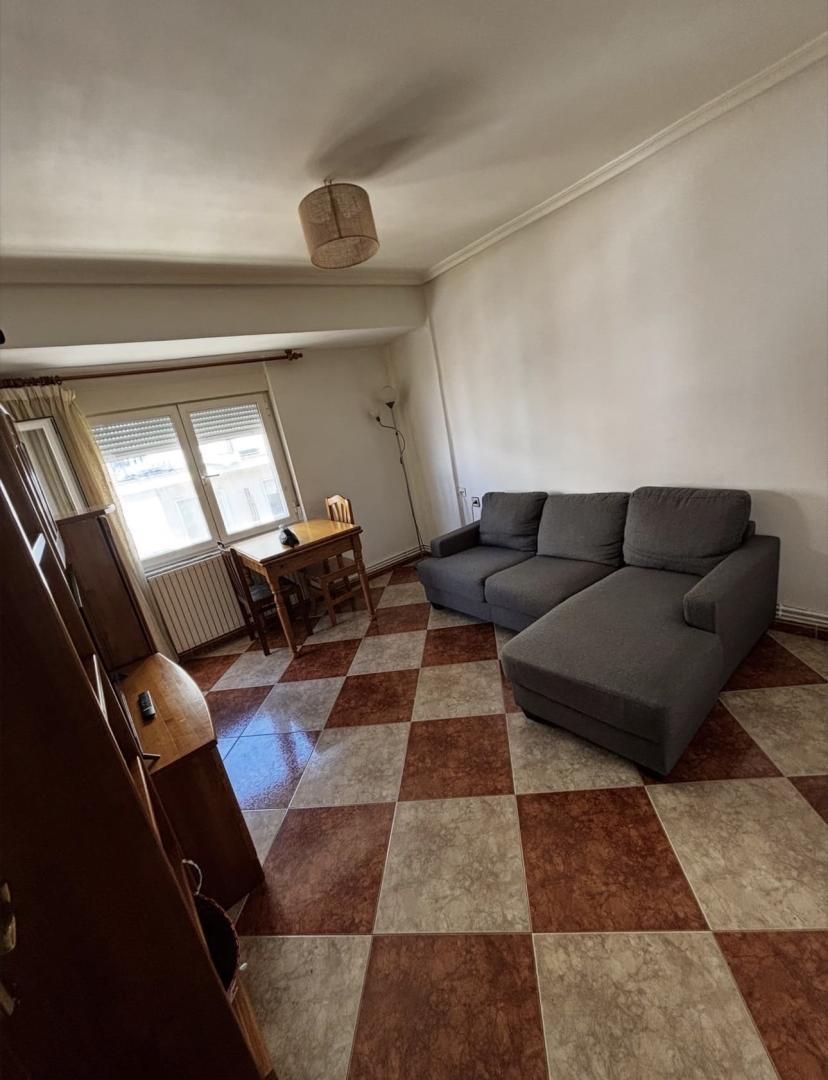 Pis en venda a Calle Edison, 17, San Bernardo Sala d'estar de Pis en venda en Salamanca Capital amb Calefacció, Parquet i Terrassa