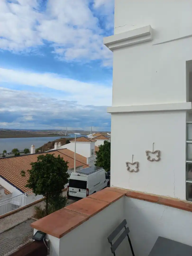 Casa adosada en venda a Calle Islas Baleares, 32, Ayamonte ciudad Vista exterior de Casa adosada en venda en Ayamonte amb Terrassa, Balcó i Piscina comunitària