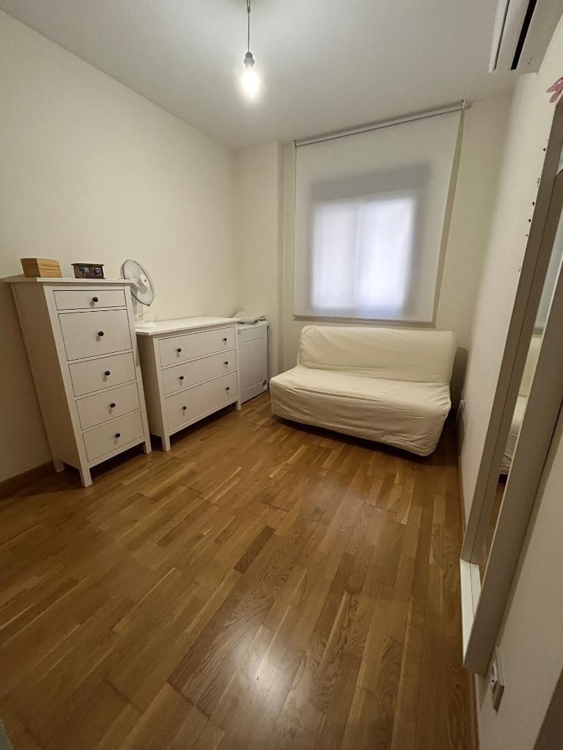 Dormitori de Pis de lloguer en Málaga Capital amb Aire condicionat, Parquet i Moblat