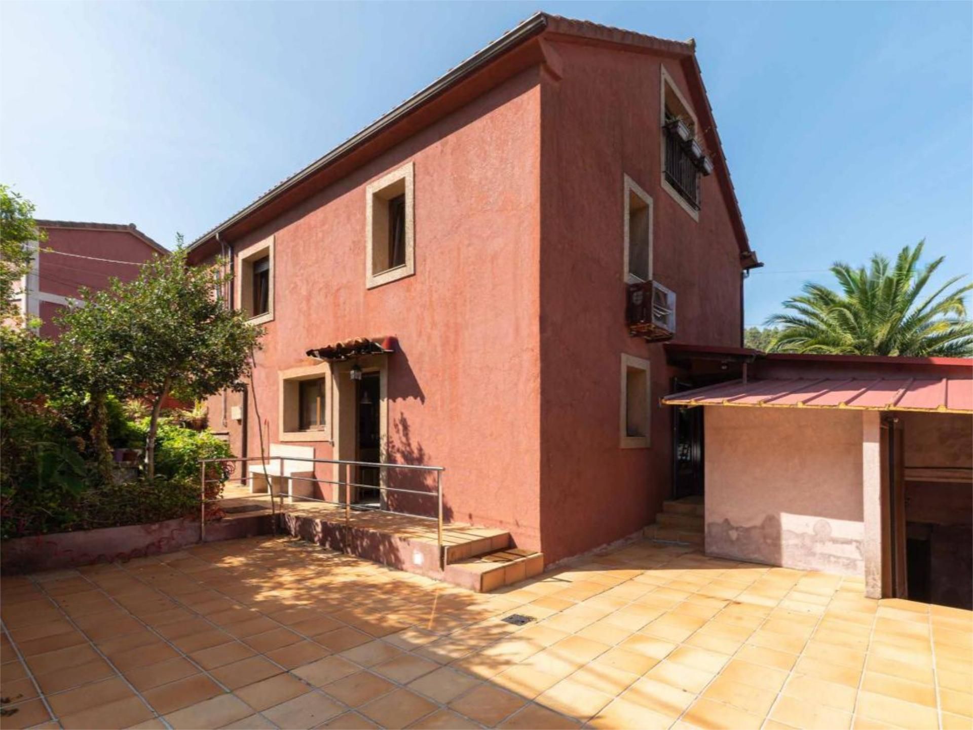 Vista exterior de Casa o chalet en venta en Cangas  con Calefacción y Jardín privado