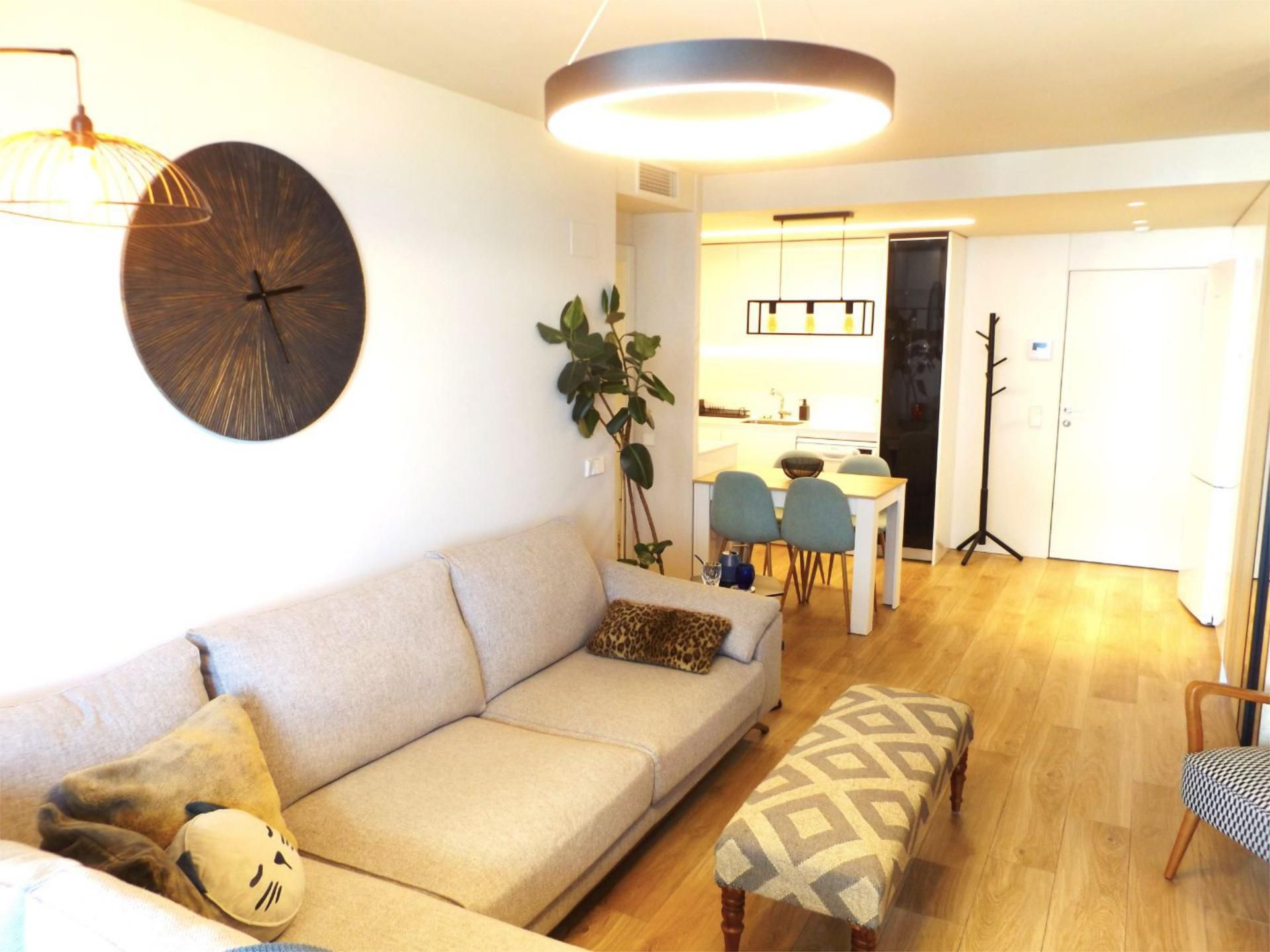 Pis de lloguer a Paseo de la Dirección, 161, Valdeacederas Sala d'estar de Pis de lloguer en Madrid Capital amb Aire condicionat, Terrassa i Piscina