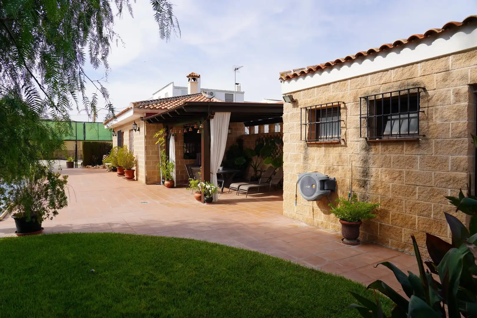 Jardí de Casa o xalet en venda en Huétor Tájar amb Aire condicionat, Terrassa i Piscina