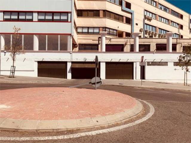 Garaje en Alquiler en Almendrales