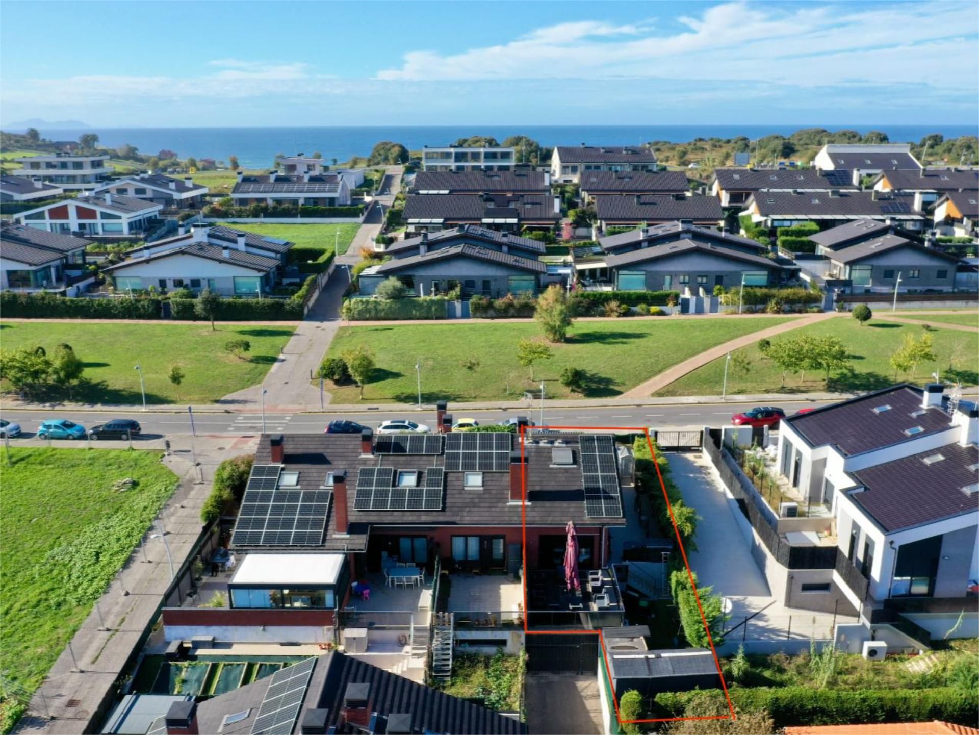 Casa adosada en venta en Bareño Etorbidea, 9c, Sopelana Vista exterior de Casa adosada en venta en Sopelana con Aire acondicionado, Terraza y Balcón