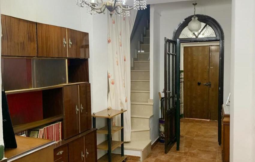 Casa adosada en venda a Calle Castelar, 70, Cantillana, Sevilla - imatge 1 Foto 1 de Casa adosada en venda a Calle Castelar, 70, Cantillana, Sevilla