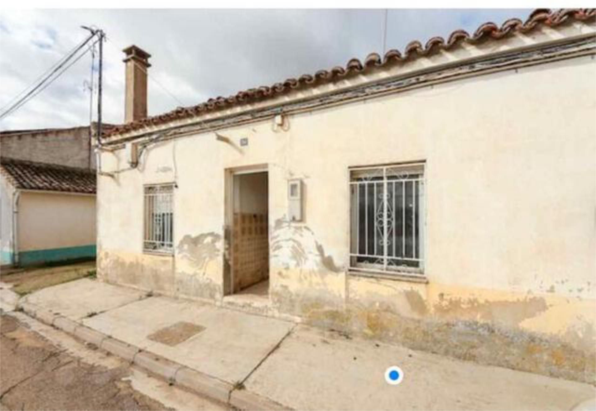 Vista exterior de Casa o xalet en venda en Melgar de Fernamental amb Jardí privat i Terrassa