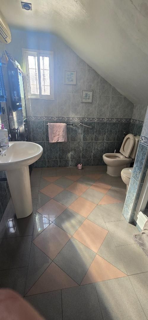 Bathroom of House or chalet for sale in  Jaén Capital  with Heating, Private garden and Terrace