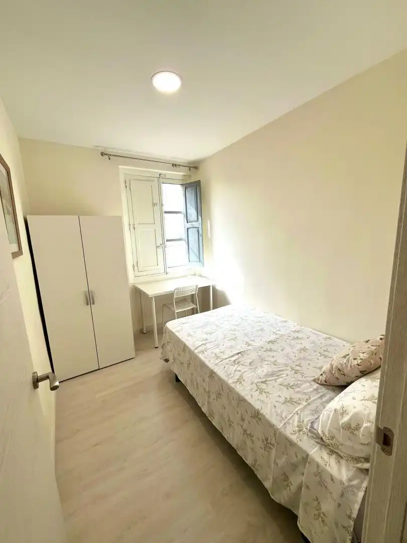 Flat for rent in Carrer de Jovellanos, 3, Plaza Donoso Cortés - Avenida Magdalena Bedroom of Flat for rent in Castellón de la Plana / Castelló de la Plana with Air Conditioner, Heating and Parquet flooring