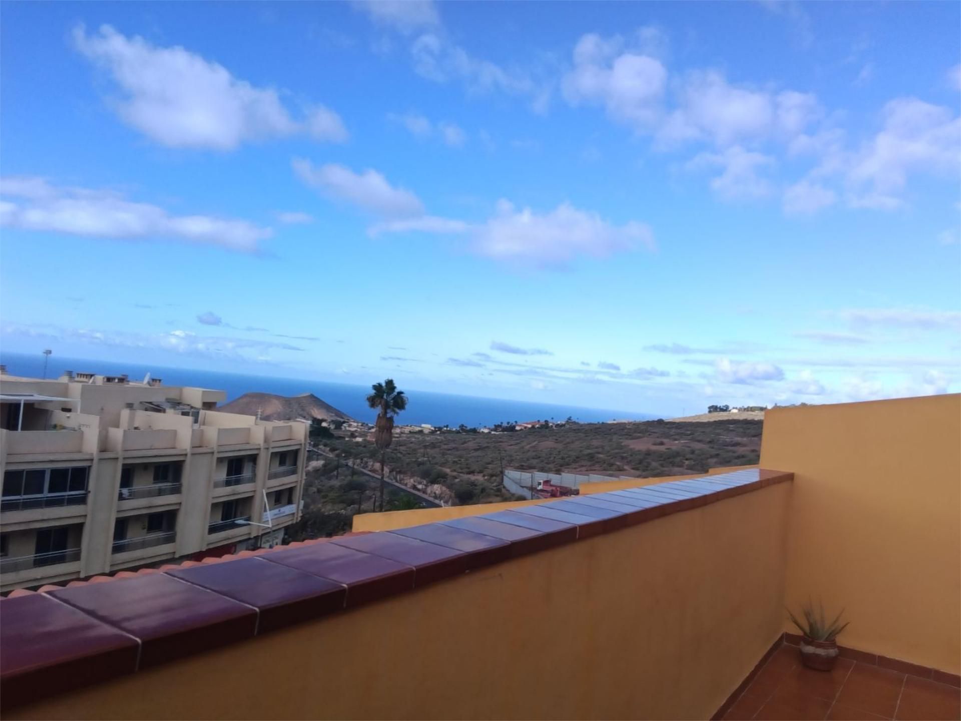 Àtic en venda a Tf-28, 68, La Camella Vista exterior de Àtic en venda en Arona amb Terrassa