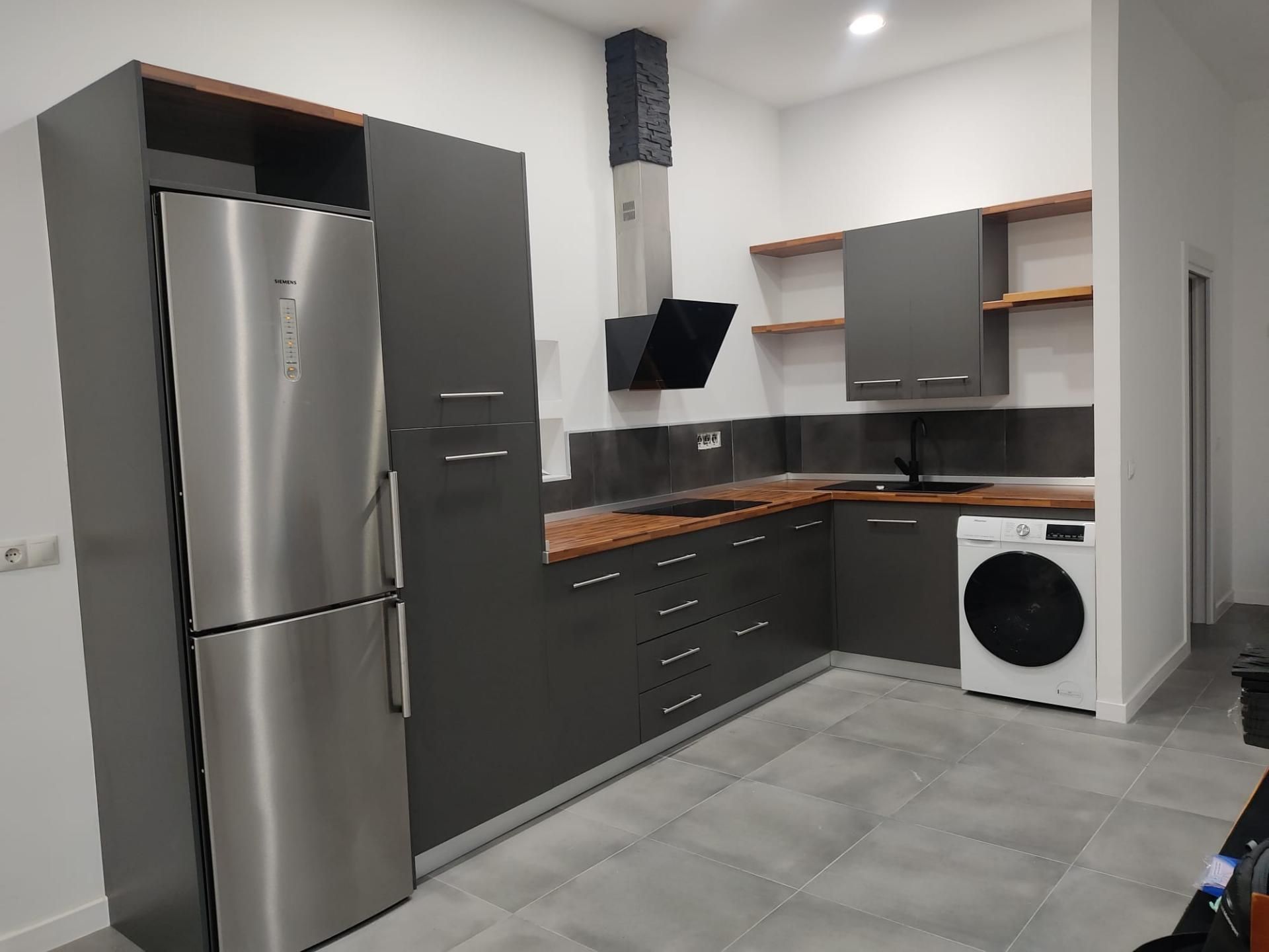 Estudi en venda a Carretera Carril del Conde, 26, La Luz - El Torcal Cuina de Estudi en venda en Málaga Capital amb Moblat