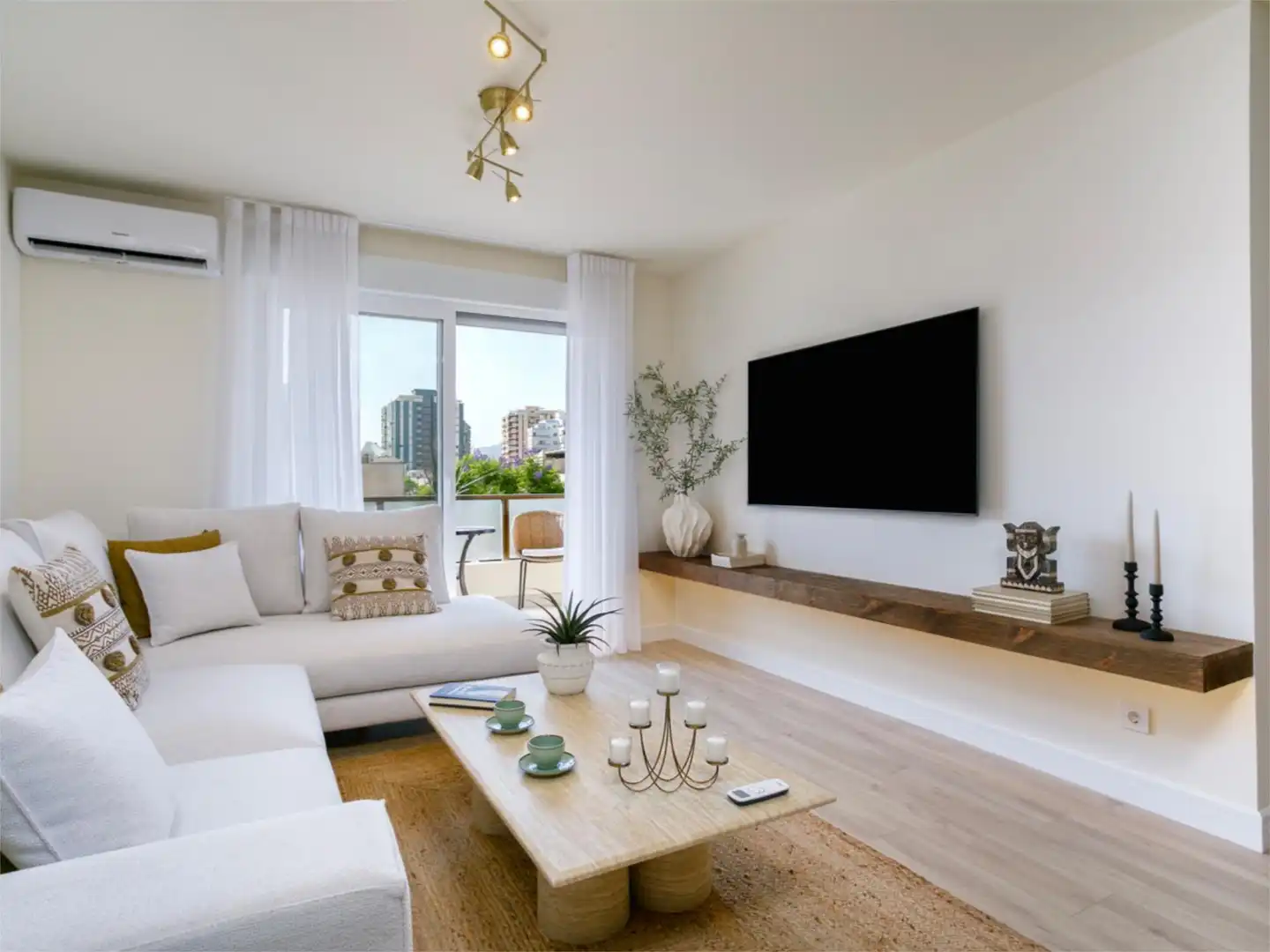 Wohnung zum Verkauf in Paseo Marítimo Rey de España, 61, Playa de los Boliches Wohnzimmer von Wohnung zum Verkauf in Fuengirola mit Klimaanlage, Terrasse und Balkon