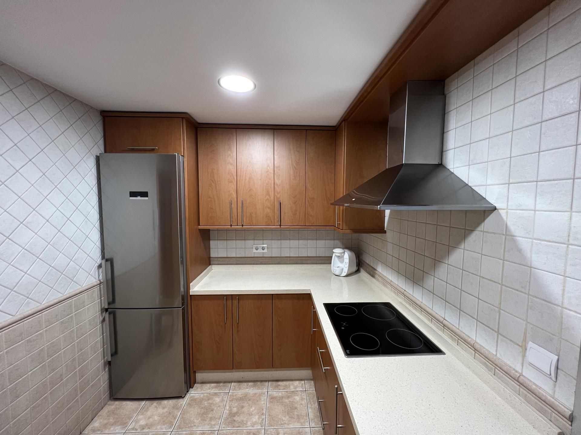 Pis de lloguer a Calle del Campo, 16, Poniente-Norte - Miralbaida - Parque Azahara Cuina de Pis de lloguer en Córdoba Capital amb Aire condicionat, Terrassa i Piscina