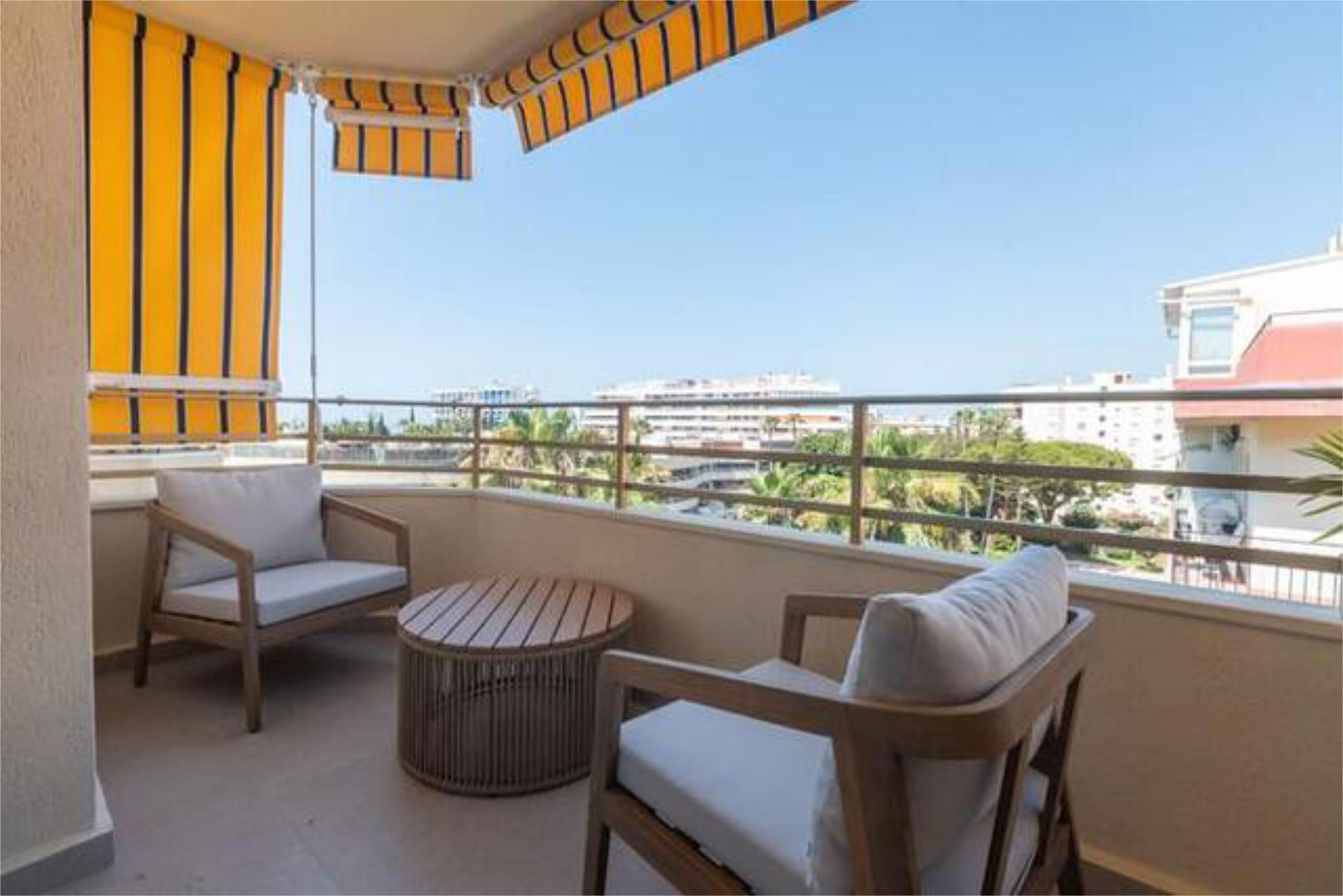 Apartamento en venta en Playa Bajadilla - Puertos Terraza de Apartamento en venta en Marbella con Terraza