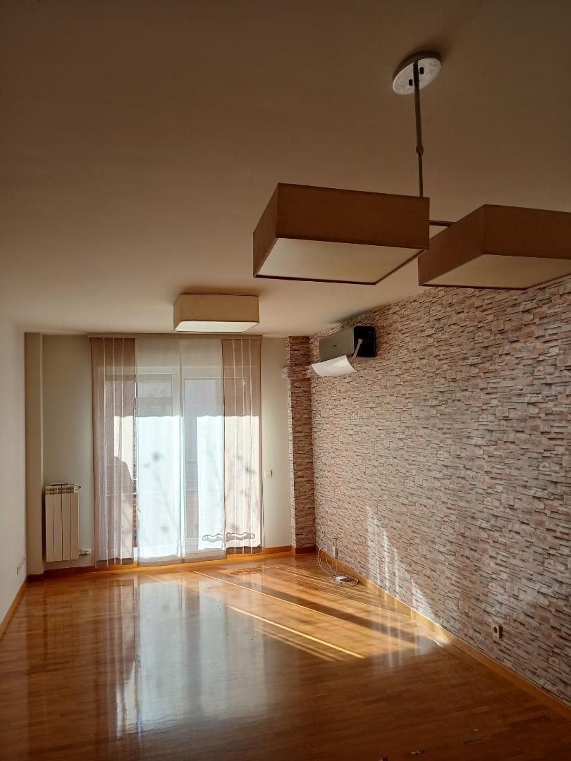 Flat for sale in Calle Holanda-1, 2, Portillejo - Valdegastea Living room of Flat for sale in Logroño with Air Conditioner, Terrace and Swimming Pool