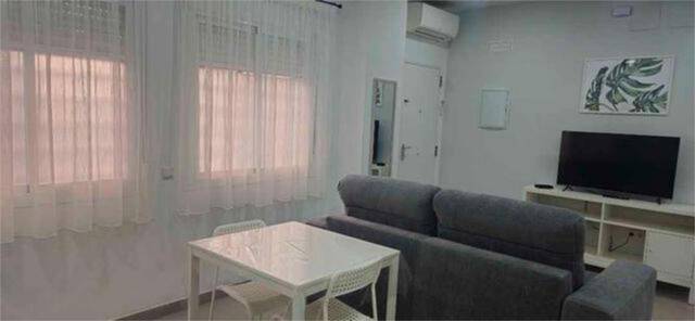 Apartamento en Alquiler en Parque Ayala - Jardín de la Abadía - Huelín