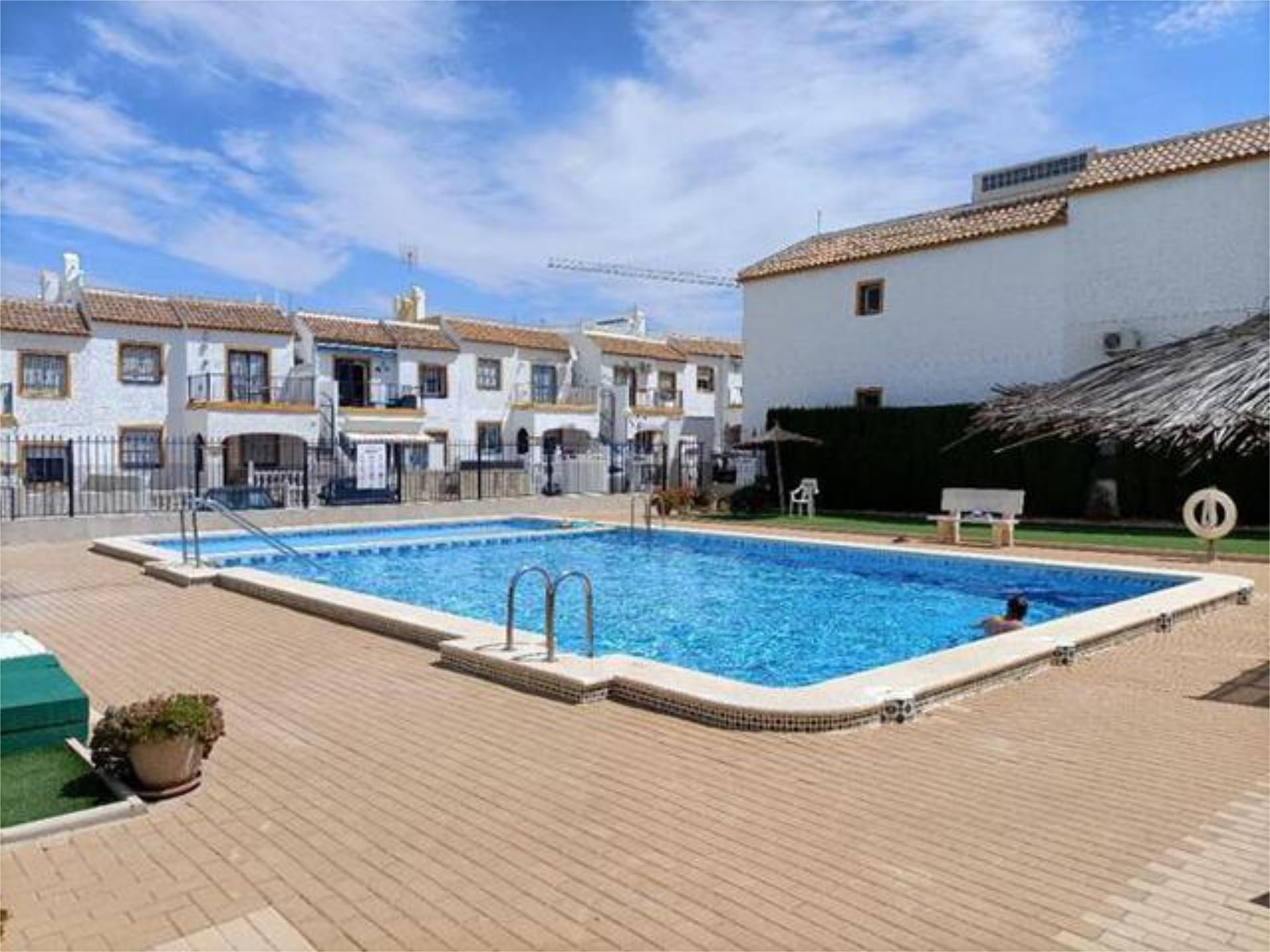 Apartament en venda a La Florida Piscina de Apartament en venda en Orihuela amb Terrassa i Piscina