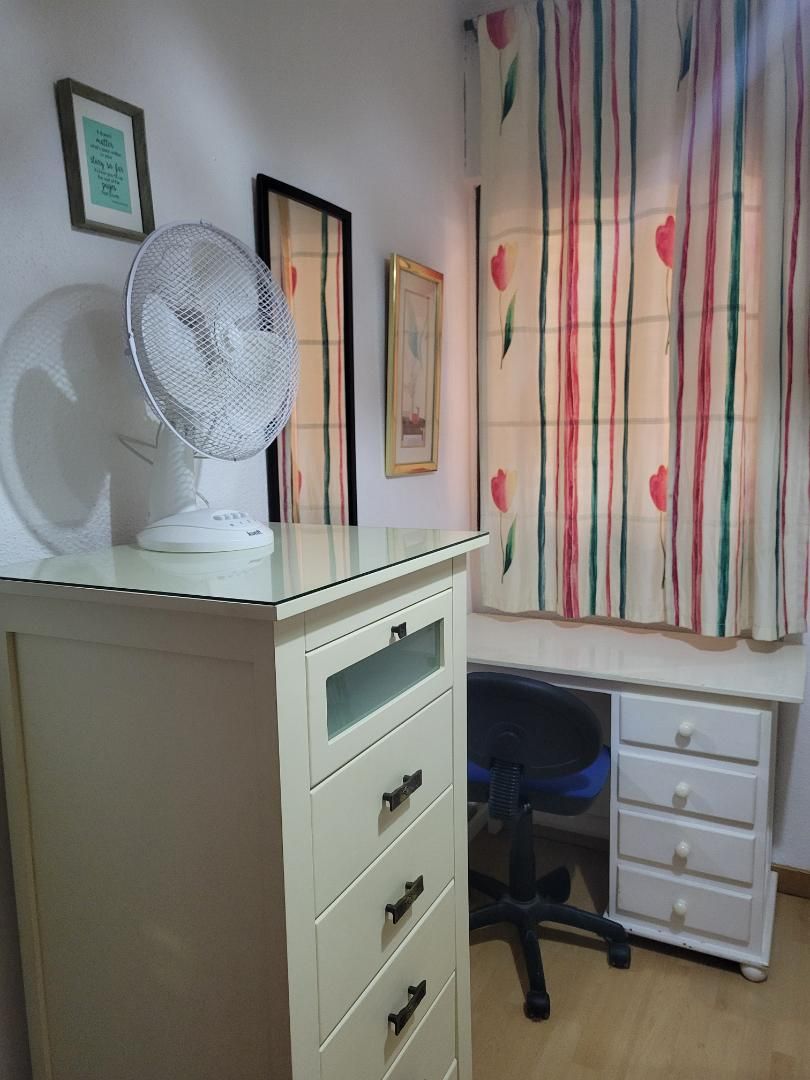 Bedroom of Flat to share in Motril  with Parquet flooring, Furnished and Oven