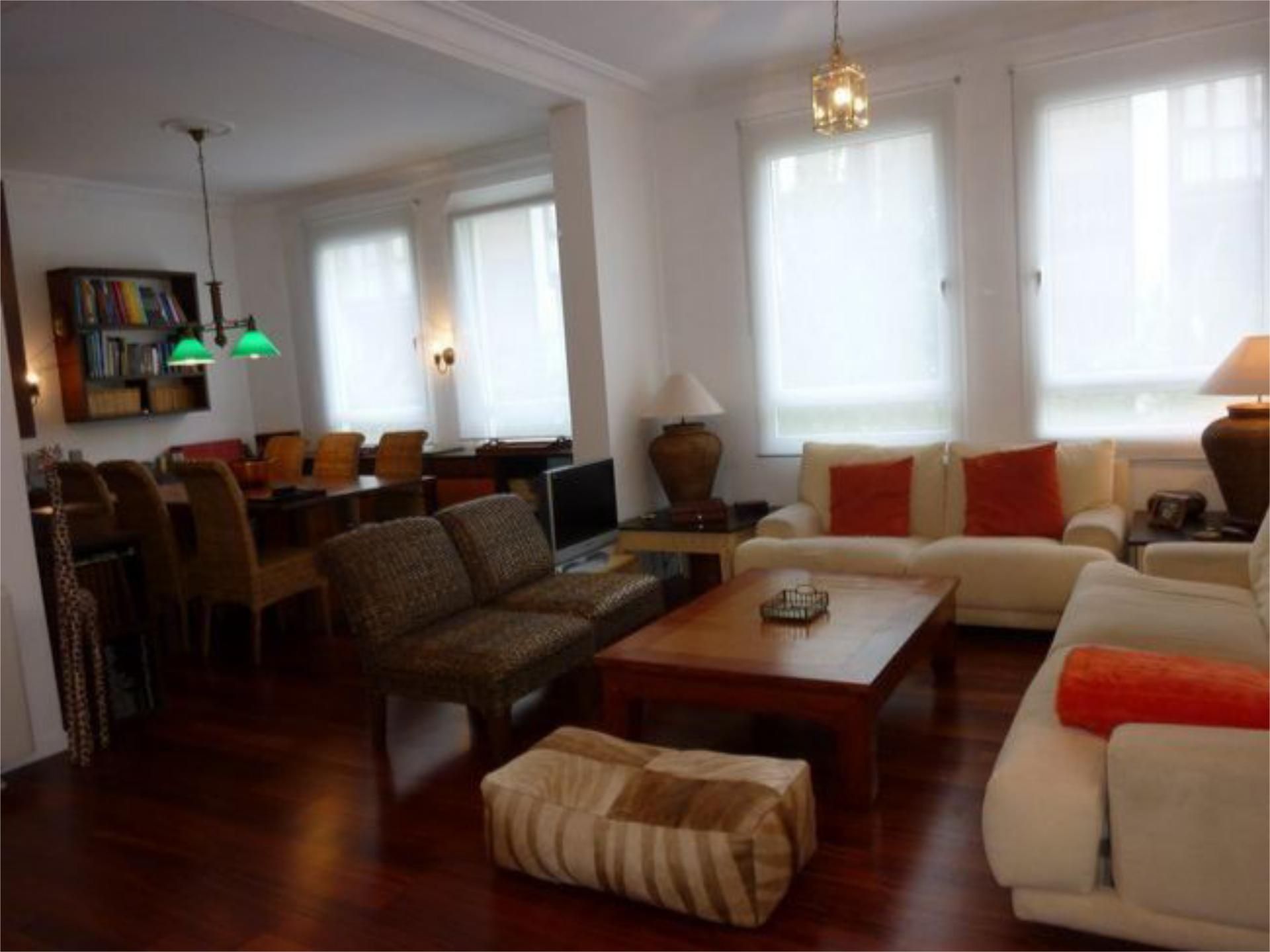 Sala d'estar de Pis de lloguer en A Coruña Capital  amb Calefacció, Parquet i Moblat