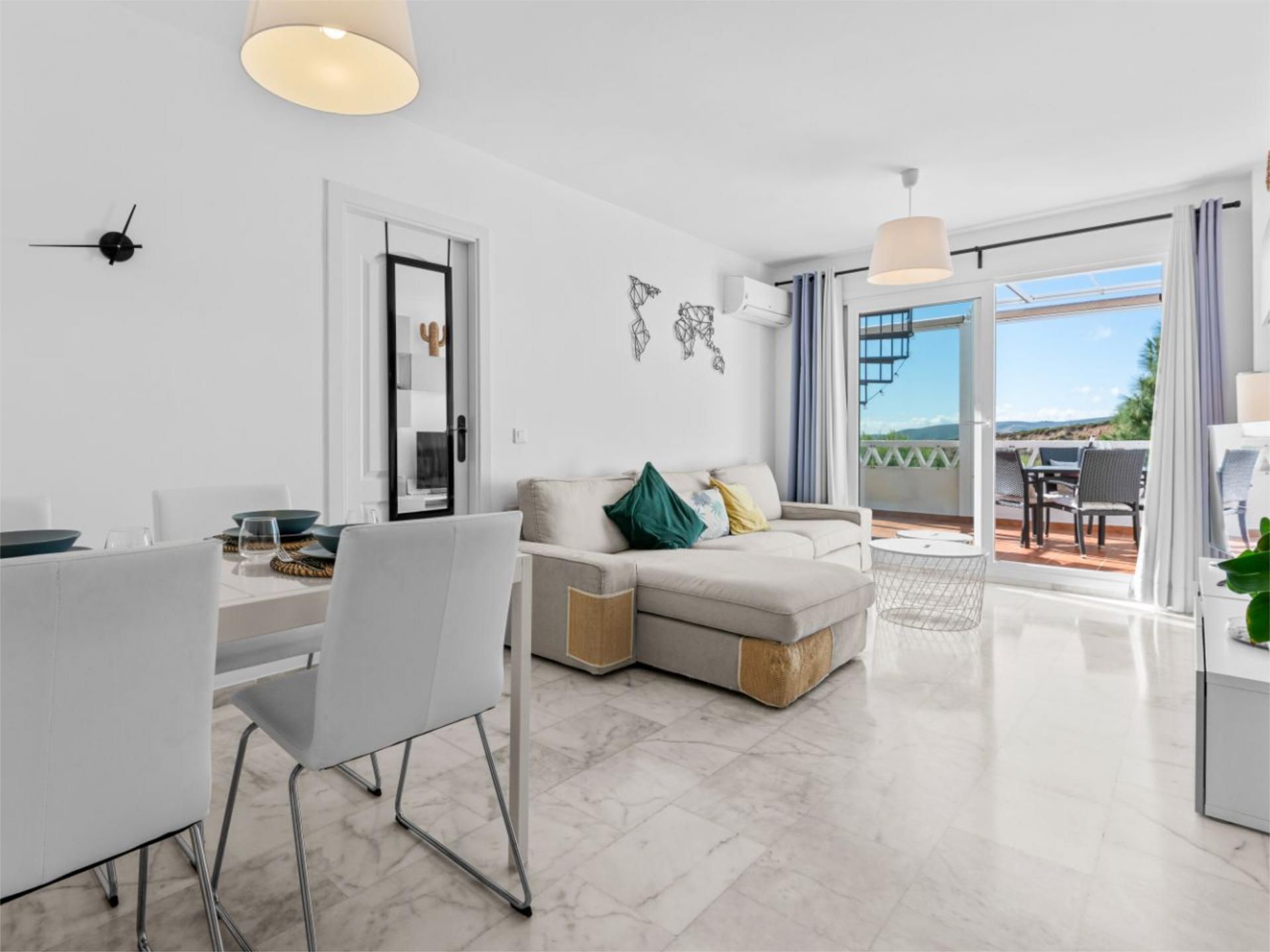 Pis en venda a Urbanizacion Hacienda Casares, 4, Doña Julia Golf Sala d'estar de Pis en venda en Casares amb Aire condicionat, Terrassa i Piscina