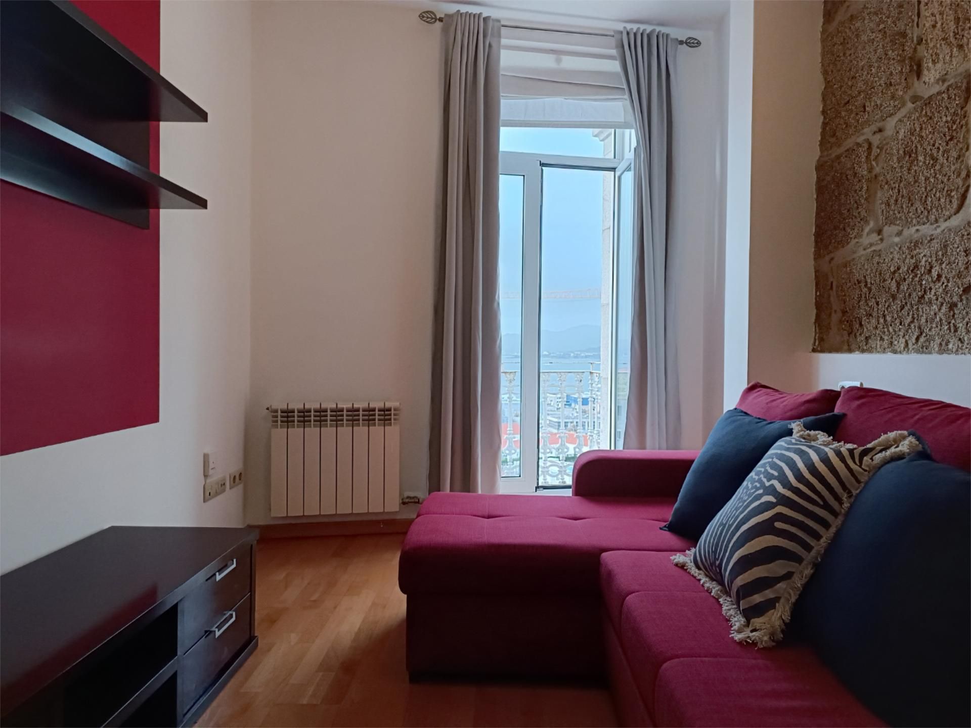 Estudi de lloguer a Rúa de Pi y Margall, 8, Casco Vello Sala d'estar de Estudi de lloguer en Vigo amb Calefacció, Parquet i Moblat