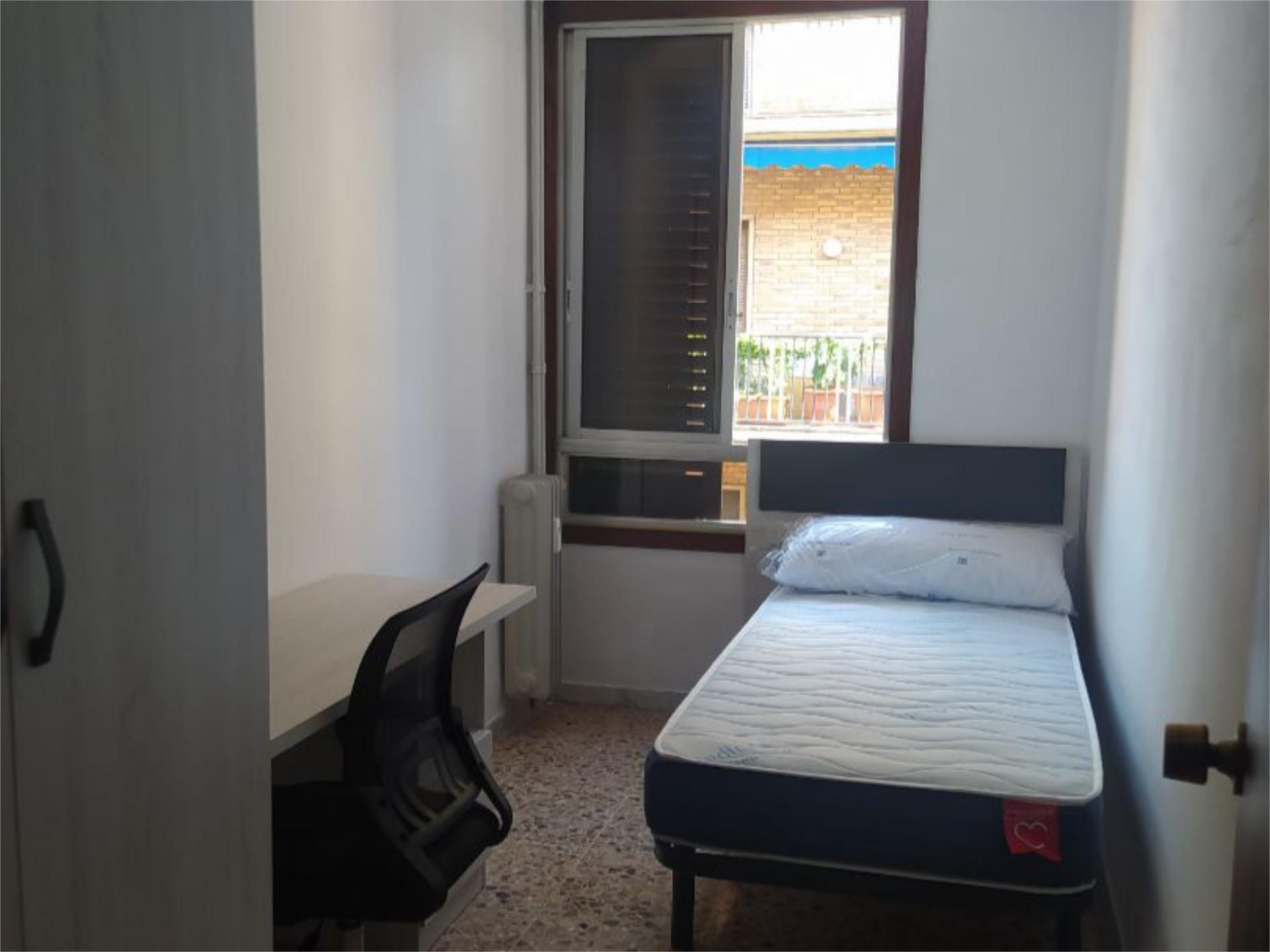 Flat to share in Carrer Ramon Castejón, 7, Rambla Ferran Bedroom of Flat to share in Lleida Capital with Air Conditioner, Heating and Furnished