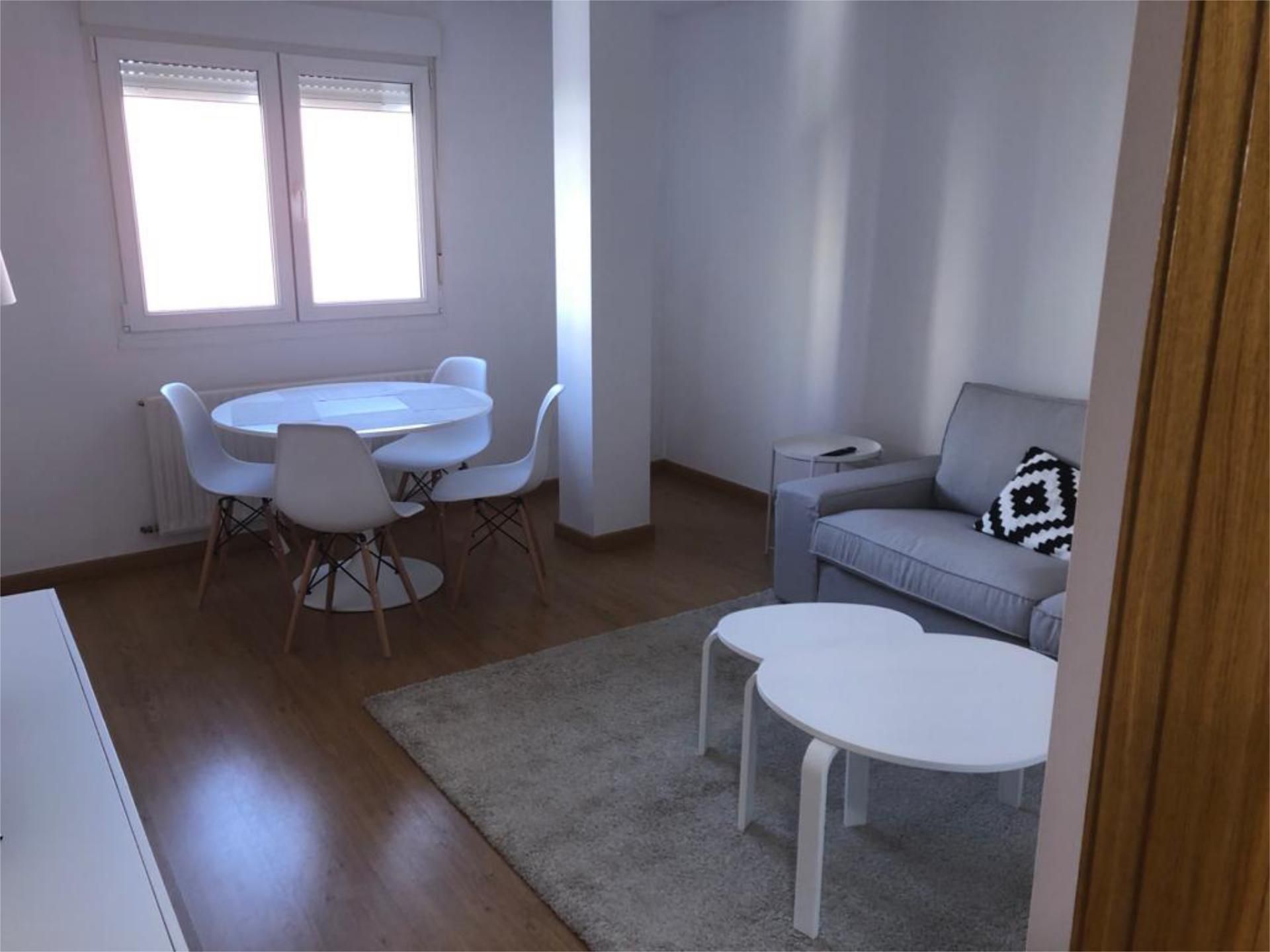 Living room of Flat to rent in Lugo Capital  with Heating, Parquet flooring and Furnished