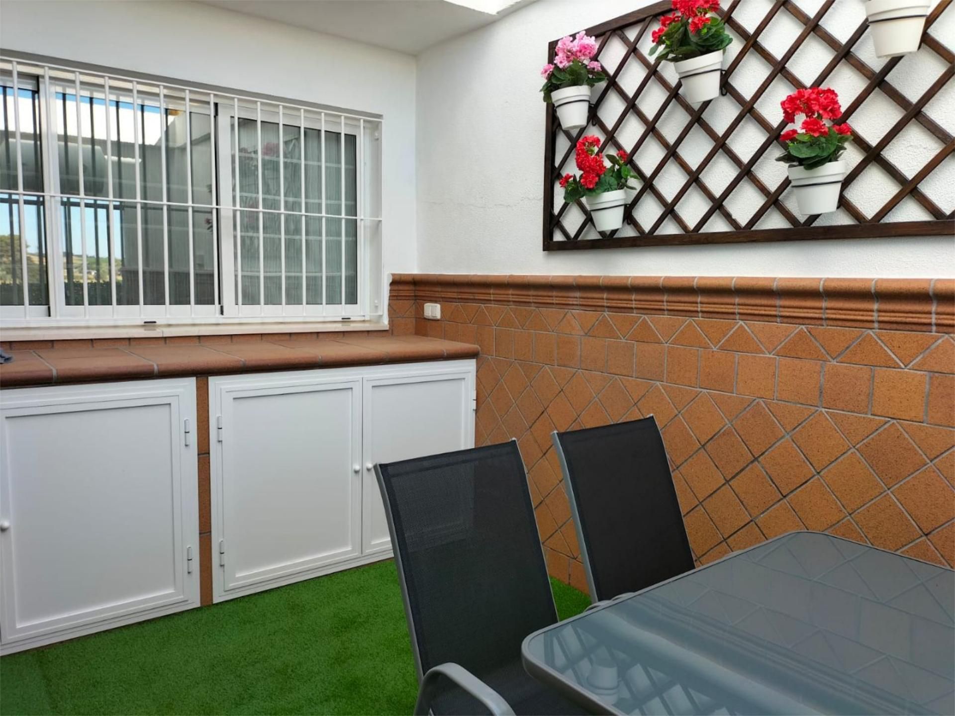 Single-family semi-detached for sale in Calle de la Hijuela, 19, El Rocío - La Milagrosa Terrace of Single-family semi-detached for sale in Jerez de la Frontera with Terrace and Balcony