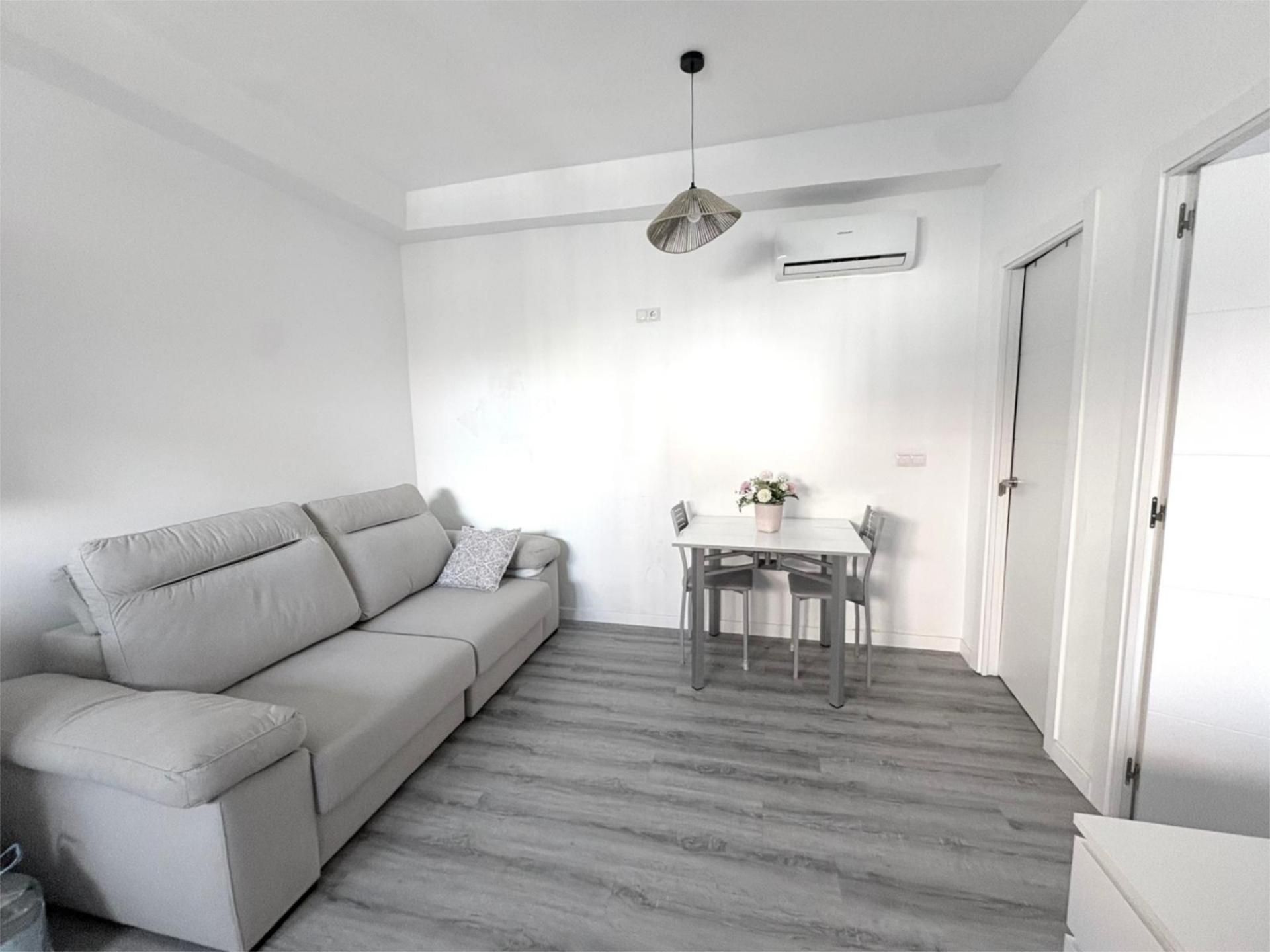 Flat for sale in Carrer de Marià Benlliure, 62, El Pedró Living room of Flat for sale in Cornellà de Llobregat with Air Conditioner