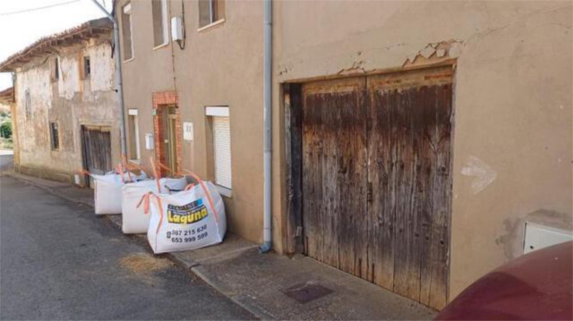 Casa o xalet en venda a Chozas de Abajo Aparcament de Casa o xalet en venda en Chozas de Abajo