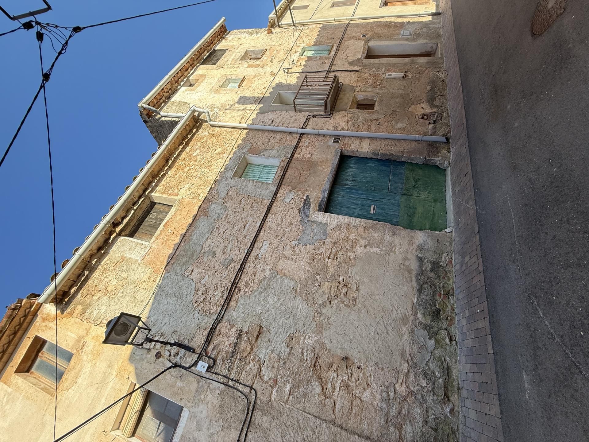 Vista exterior de Casa adosada en venda en Querol amb Calefacció, Moblat i Balcó
