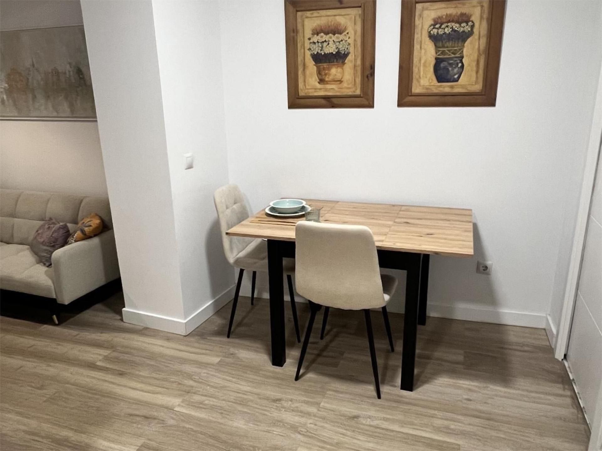 Pis de lloguer a C/ Gobernador, 8, Cortes - Huertas Menjador de Pis de lloguer en Madrid Capital amb Aire condicionat, Parquet i Moblat