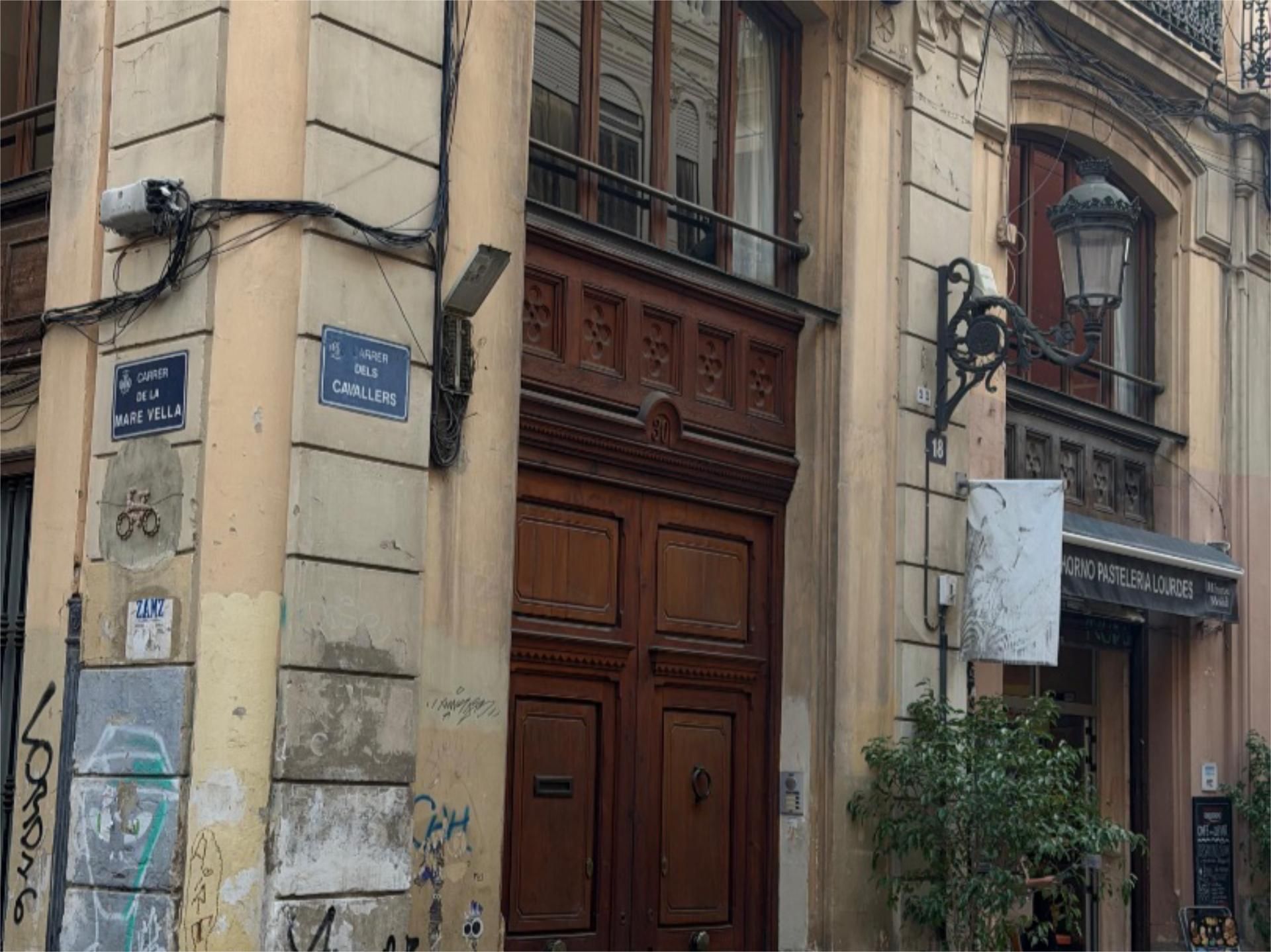 Flat for sale in Carrer Dels Cavallers, 18, La Seu Exterior view of Flat for sale in Valencia Capital with Balcony