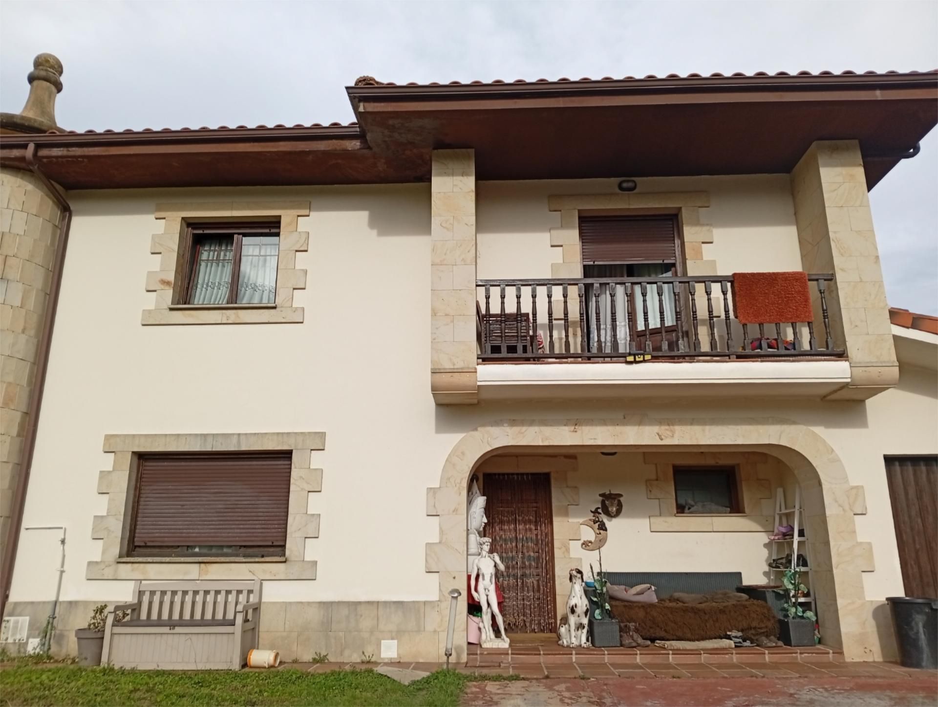 Exterior view of House or chalet for sale in Bárcena de Cicero  with Terrace and Balcony