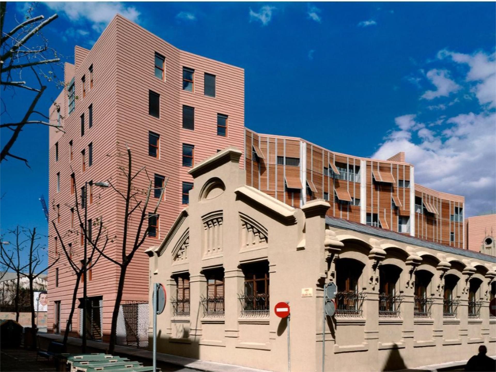 Flat for sale in Carrer de Les Tres Creus, 88, Centre - Sant Oleguer Exterior view of Flat for sale in Sabadell with Air Conditioner and Terrace