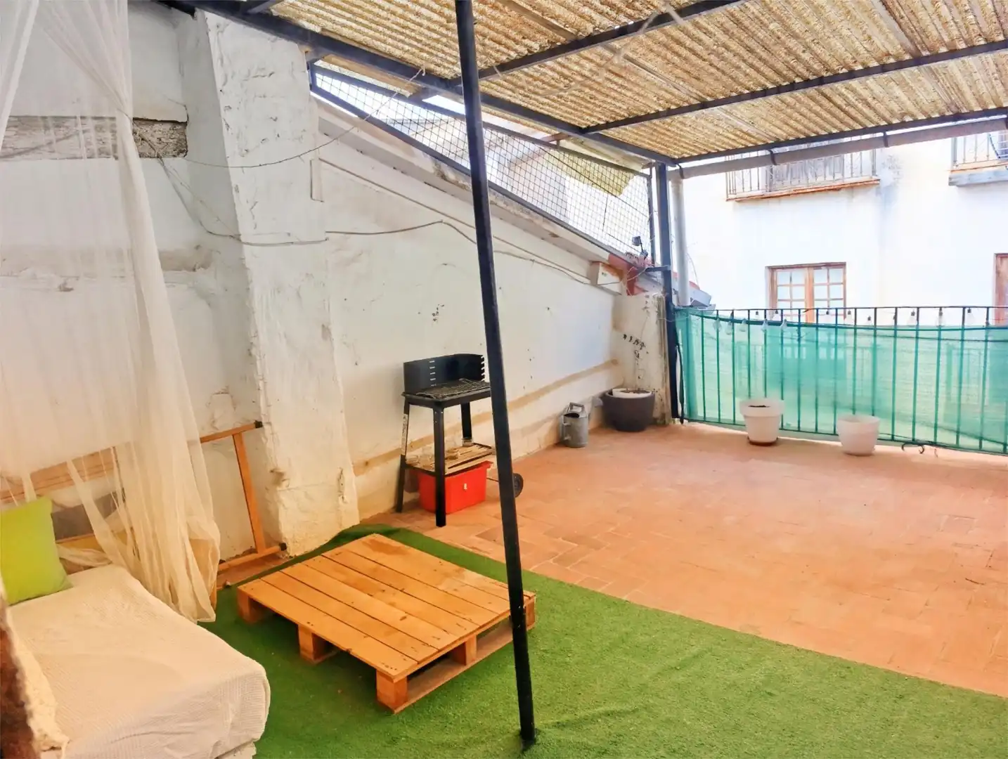 Einfamilien-Reihenhaus zum Verkauf in Carrer Pi, 16, Xàtiva Terrasse von Einfamilien-Reihenhaus zum Verkauf in Xàtiva mit Klimaanlage, Terrasse und Balkon