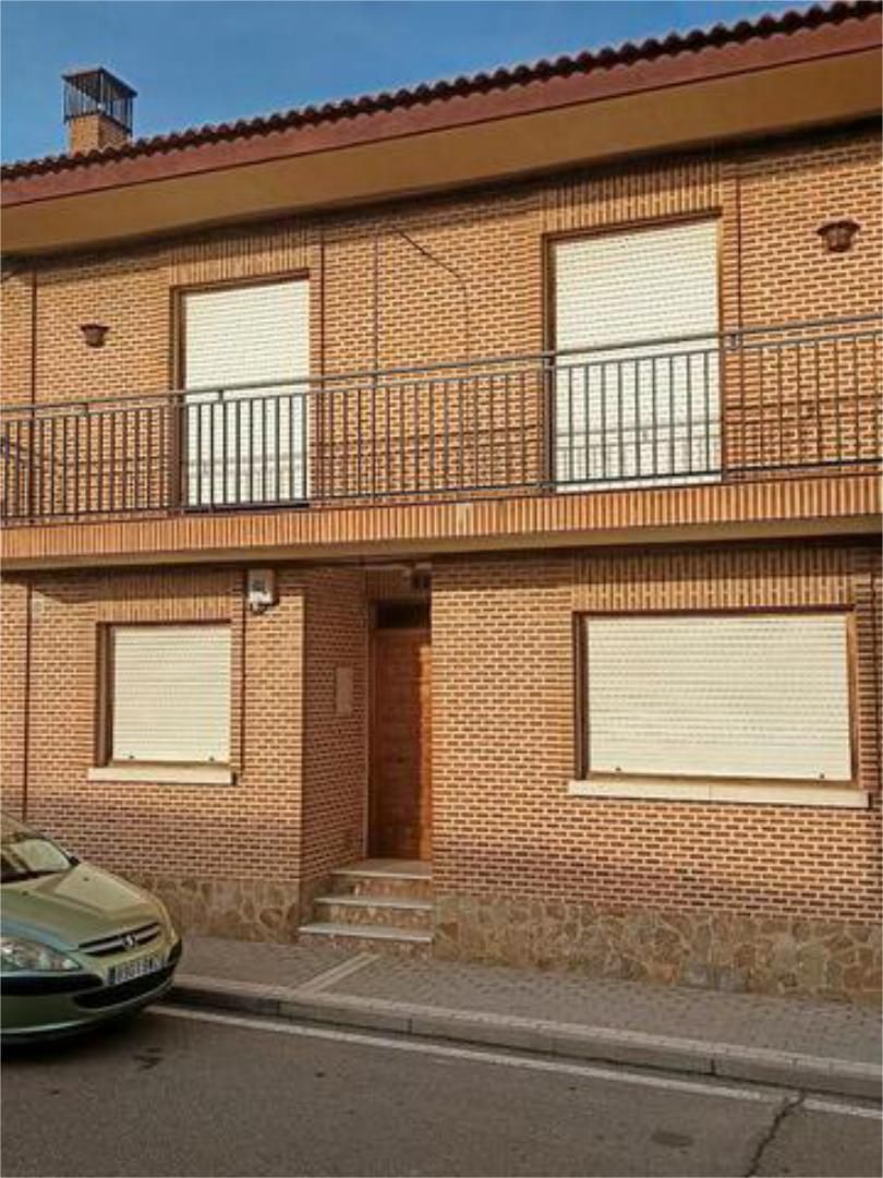Vista exterior de Casa o xalet en venda en Cogeces de Íscar amb Calefacció, Jardí privat i Terrassa