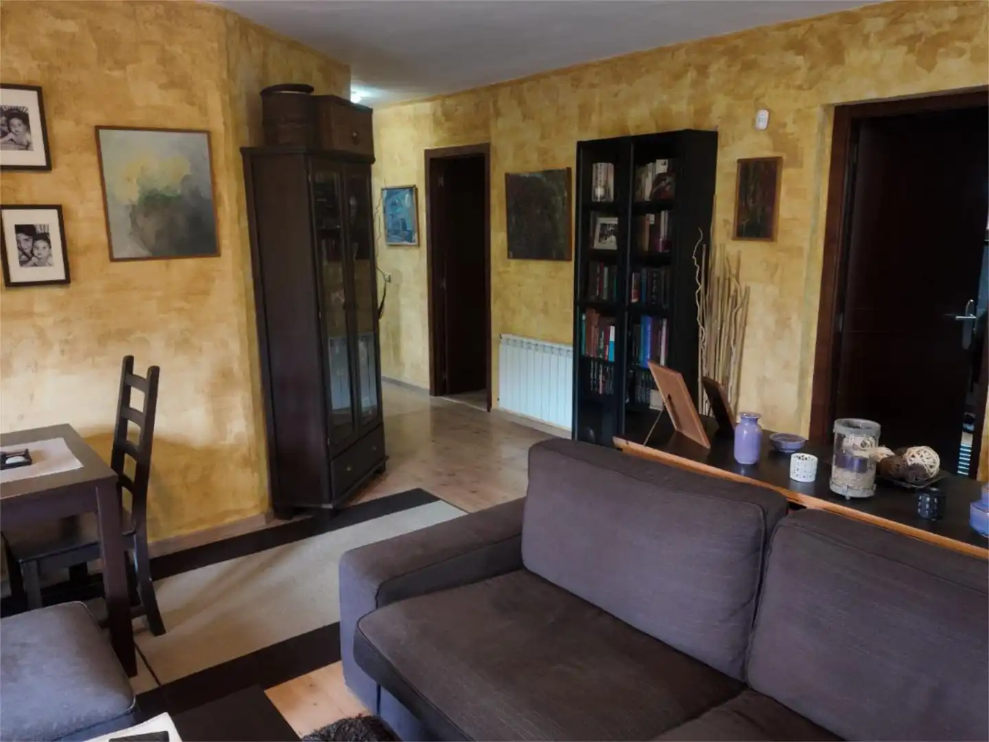 Wohnung zum Verkauf in AS-347, 84, Pravia Wohnzimmer von Wohnung zum Verkauf in Pravia mit Heizung, Privatgarten und Abstellraum