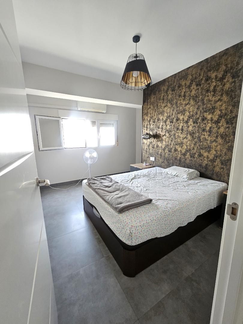 Dormitori de Pis en venda en  Almería Capital amb Aire condicionat, Traster i Moblat